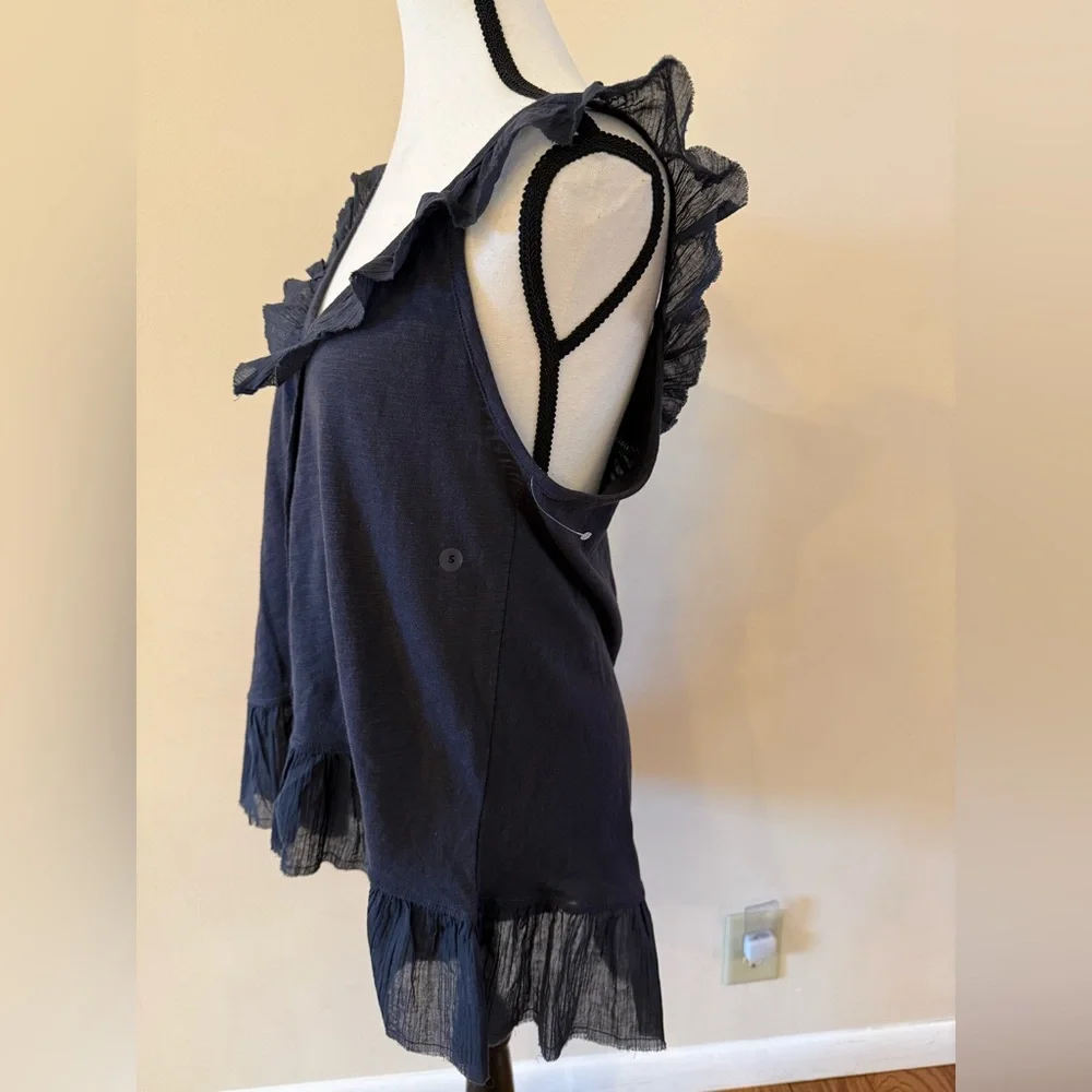 American Eagle Ruffled Sleeveless top - Picture 3 of 5